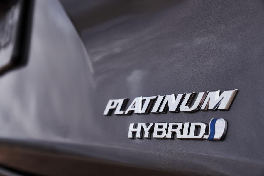 Логотип Toyota Sienna Platinum 2020 года  (фото 15 из 17)